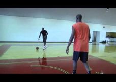 LeBron James treniruojasi kartu su Hakeem Olajuwon III dalis